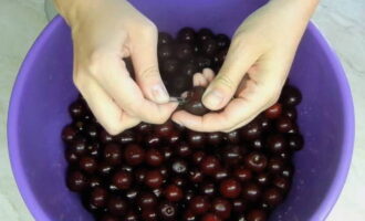 Желе из вишни — 8 пошаговых рецептов на зиму