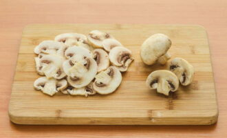 Жульен с курицей и грибами со сливками в духовке — 5 пошаговых рецептов