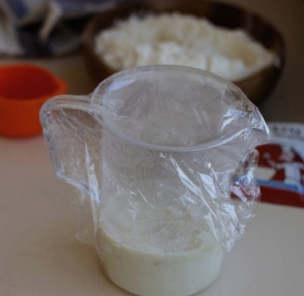 Блины дрожжевые на молоке — 7 вкусных рецептов