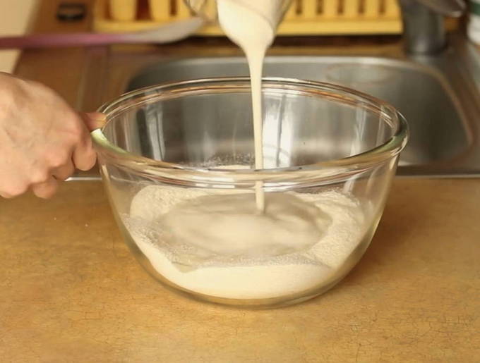 Блины дрожжевые на молоке — 7 вкусных рецептов