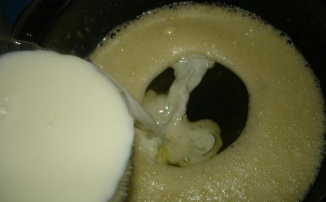 Блины с содой на молоке - рецепт: с дырочками, тонкие, ажурные, очень вкусные с пошаговыми фото