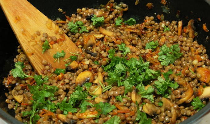 Блюда из чечевицы — 10 простых и вкусных рецептов
