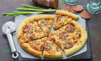 Домашняя пицца в духовке — 10 вкусных и простых рецептов