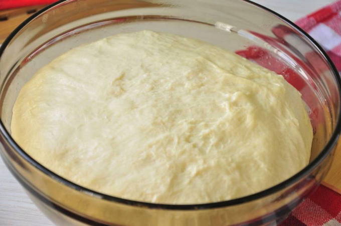 Дрожжевое тесто для булочек — 10 рецептов сдобного теста