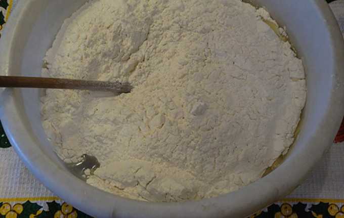 Дрожжевое тесто для пирожков как пух – 10 рецептов с пошаговыми фото