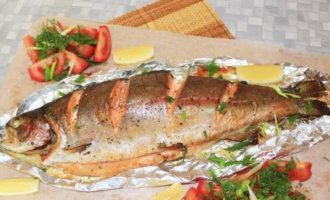 Форель, запеченная в фольге в духовке — 10 вкусных рецептов