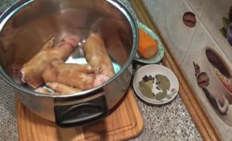 Холодец из свиных ножек — 10 пошаговых рецептов
