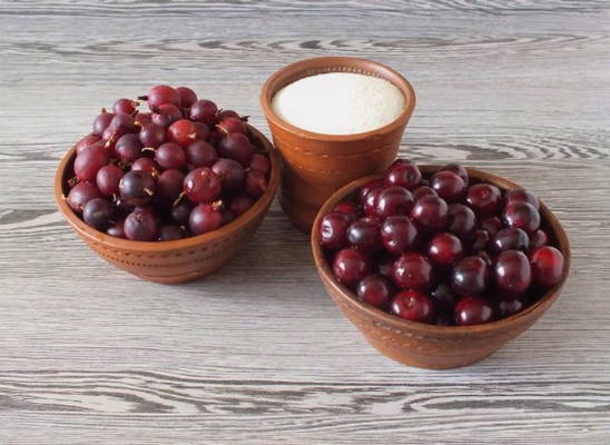 Компот из вишни с косточками — 6 пошаговых рецептов на зиму