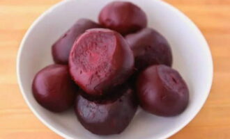 Маринованная свекла в банках на зиму — 10 очень вкусных рецептов