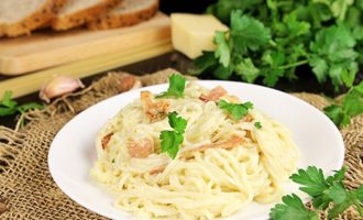 Паста карбонара с беконом и сливками — 5 пошаговых рецептов