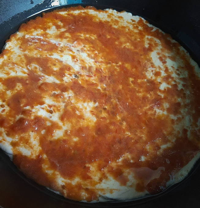 Пицца на кефире на сковороде
