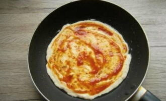 Пицца с майонезом и сметаной на сковороде — 6 пошаговых рецептов