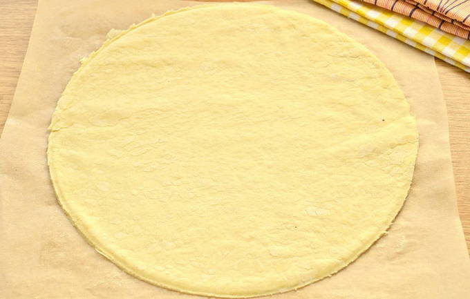 Пирог из слоеного теста — 10 пошаговых рецептов в духовке