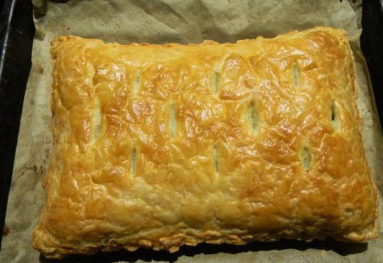 Пирог из слоеного теста — 10 пошаговых рецептов в духовке