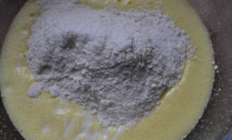 Пирог на кефире с вишней — 5 пошаговых рецептов в духовке