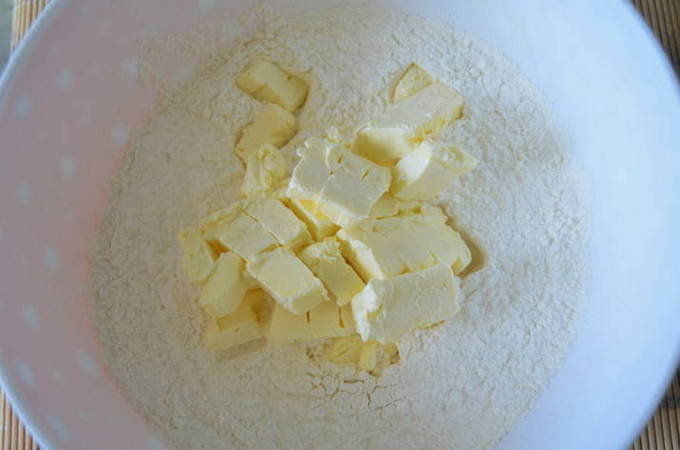 Пирог на кефире с вишней — 5 пошаговых рецептов в духовке