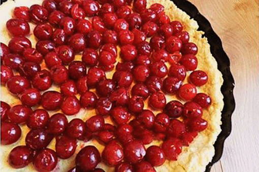 Пирог с черешней – 8 пошаговых рецептов в духовке
