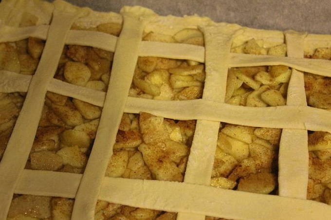 Пирог с яблоками из песочного теста – 7 пошаговых рецептов в духовке