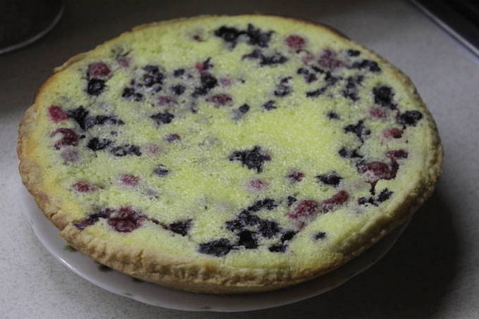 Пирог с ягодами — 10 простых рецептов