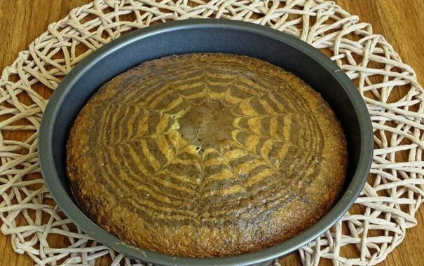 Пирог «Зебра» на сметане – 5 рецептов в духовке