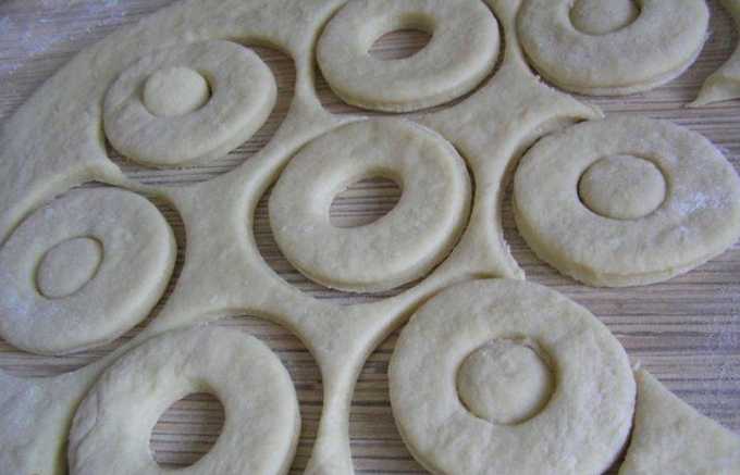 Пончики — 10 пошаговых рецептов приготовления в домашних условиях
