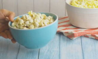 Попкорн на сковороде — 7 рецептов в домашних условиях
