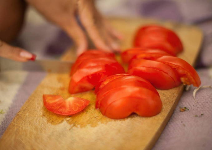 Салат из огурцов и помидоров на зиму — 10 самых вкусных рецептов