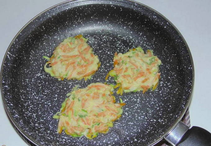Самые вкусные оладьи из кабачков на сковороде – 10 простых рецептов