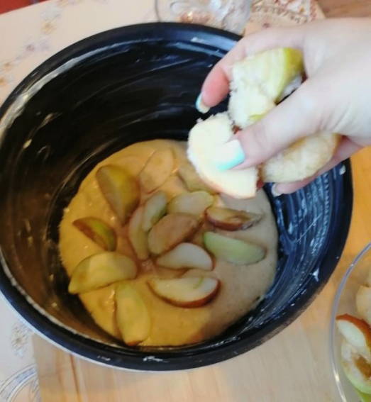Шарлотка с яблоками в мультиварке – 10 пошаговых рецептов