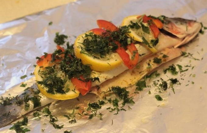 Сибас в духовке — 6 пошаговых рецептов запеченного сибаса