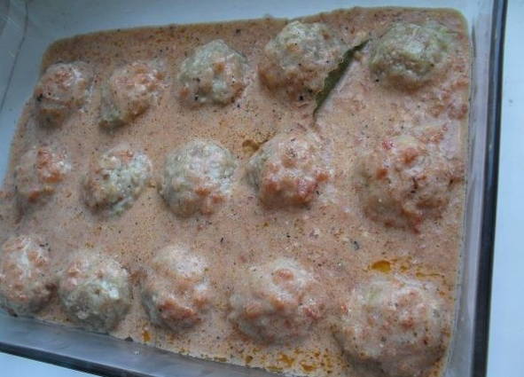 Тефтели в духовке с подливкой — 6 вкусных рецептов