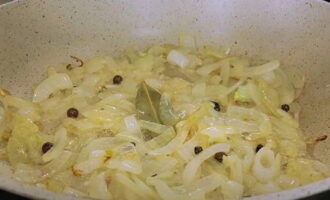 Тушеная капуста с фаршем — 8 пошаговых рецептов приготовления
