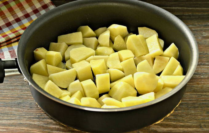 Тушеная картошка — 10 пошаговых рецептов приготовления