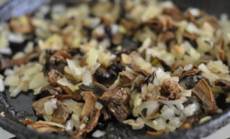 Тушеная картошка с грибами — 6 пошаговых рецептов приготовления