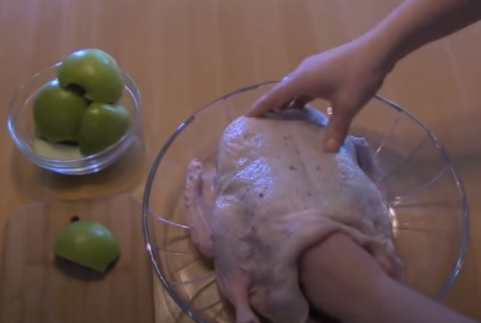 Утка с яблоками в духовке — 10 пошаговых рецептов