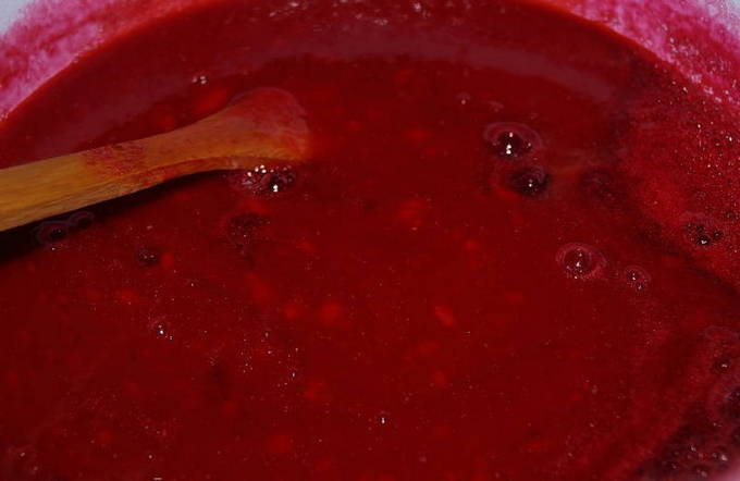 Желе из красной смородины без варки на зиму – 7 простых рецептов